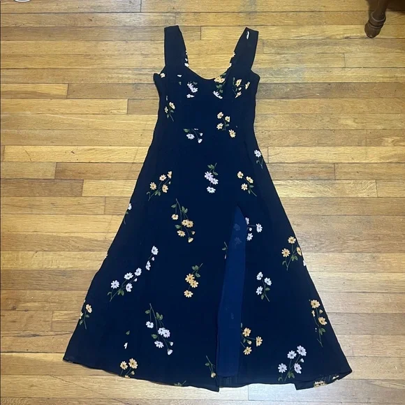 Reformation The Fulton Midi Dress in Navy Floral, size 4 - Picture 2 of 16